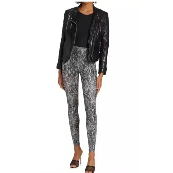 SPANX Women Grey Snake Faux Leather Snakeskin Leggings Size M NWT - Picture 7 of 11